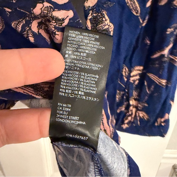 Anthropologie Floral Embroidered V Neck Top Size S - Picture 10 of 11